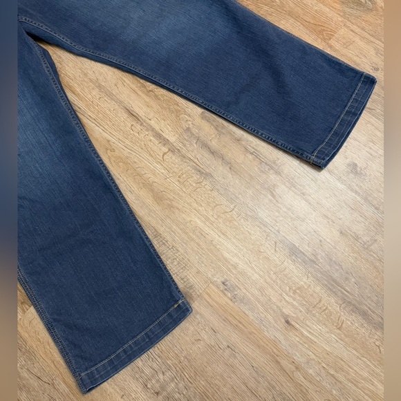 Carhartt • Rugged Flex Relaxed Fit Utility Jeans - Picture 5 of 9